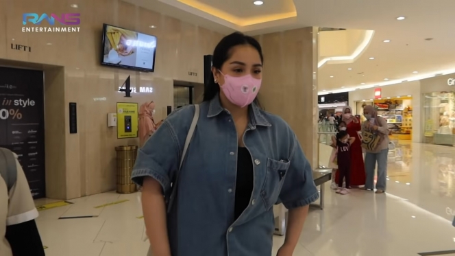 12 Momen Nagita Slavina Kalap Belanja di Mall Setelah Unboxing Amplop THR Rafathar dan Rayyanza