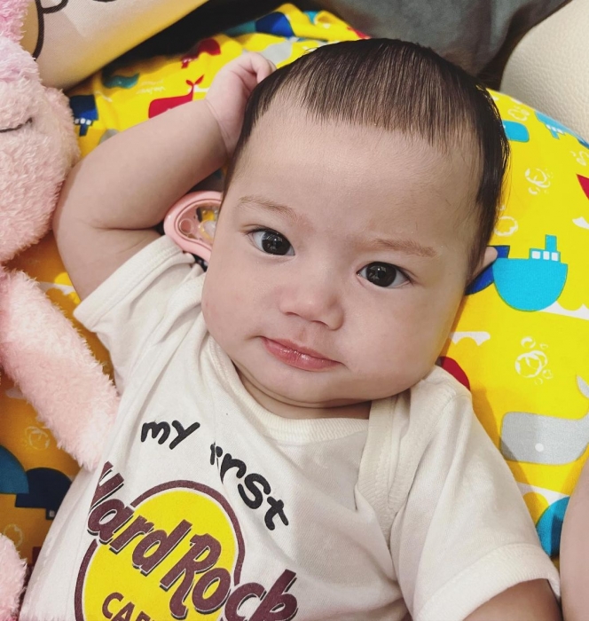 Baru 6 Bulan, Ini Deretan Potret Gemas Baby Bible Anak Felicya Angelista yang Sebentar Lagi Akan Jadi Kakak