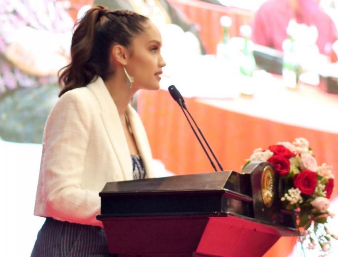 Potret Cinta Laura Beri Pidato di Gedung MPR RI, Jadi Perwakilan Bicarakan Esensi dari Ideologi Pancasila