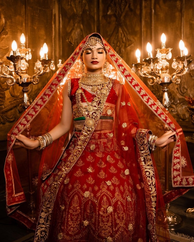 Ini Pesona Ratu Sofya Lakukan Pemotretan dengan Baju Tradisional India, Aura Bintang Bollywood-nya Terpancar!