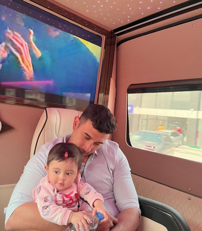 Ini Potret Mesra Margin Wieheerm dan Ali Syakieb Liburan ke Turki, Paras Baby Guzel yang Cantik Bikin Gemas