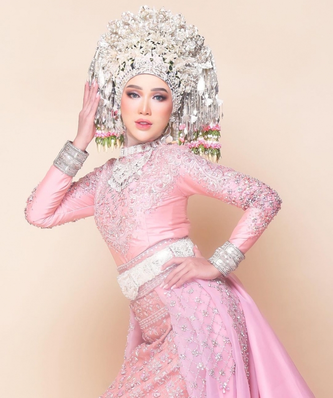 10 Pesona Menawan Eggy Fegri, Satu-satunya Finalis Puteri Indonsia yang Berhijab 