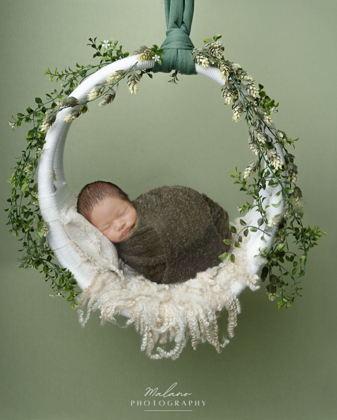 Akhirnya Dipamerkan, Ini 8 Potret Baby Arash Anak Faradilla Yoshi dan Bryan Mckenzie yang Lakukan Newborn Photoshoot