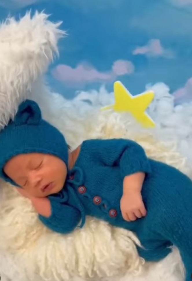 Akhirnya Dipamerkan, Ini 8 Potret Baby Arash Anak Faradilla Yoshi dan Bryan Mckenzie yang Lakukan Newborn Photoshoot