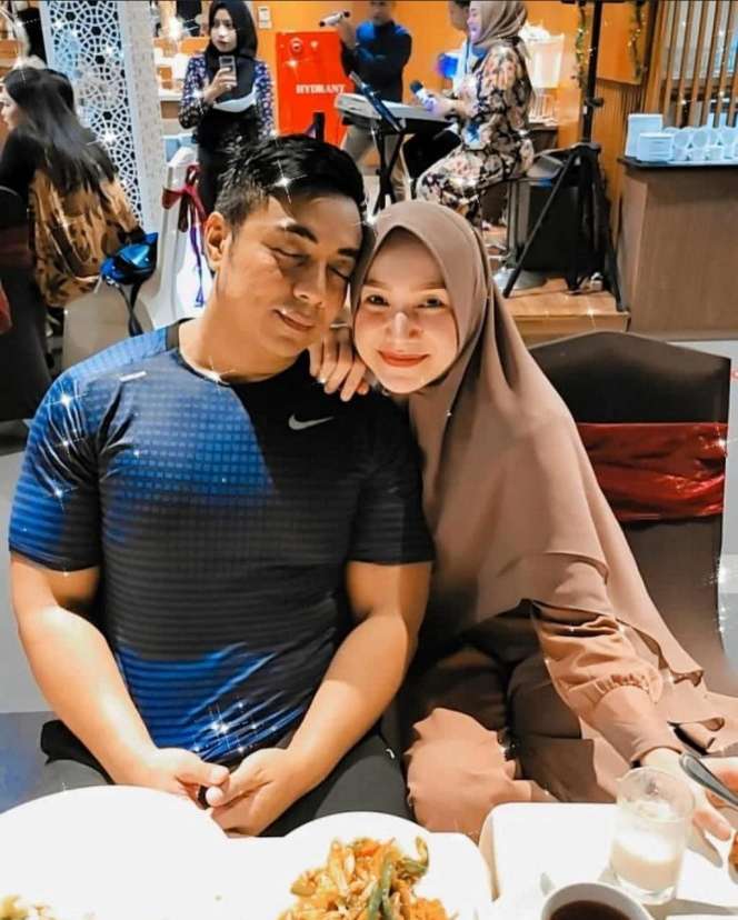 10 Potret Cantik Indri Giana, Istri Ustaz Riza Muhammad yang Tengah Hamil Anak Kembar