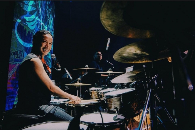 Tampil Nyanyi Bareng Bunga Citra Lestari, Ini 10 Pesona Ray Prasetya Drummer Muda Para Penyanyi Ibu Kota