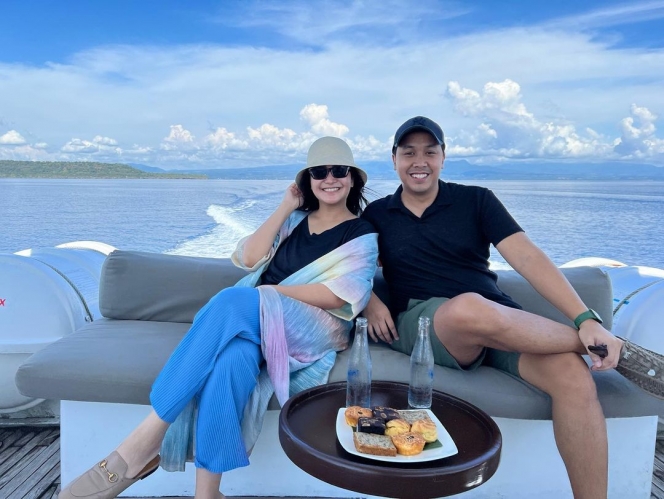 Honeymoon Lagi Tanpa Anak, Ini 9 Potret Seru Caca Tengker dan Suami Liburan ke Pulau Moyo 