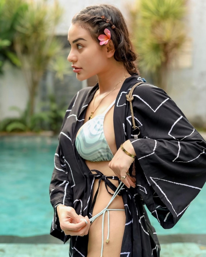 7 Potret Nora Alexandra Endorse Swimsuit Two Piece, Marah Karena Banyak Komentar yang Bikin Geram