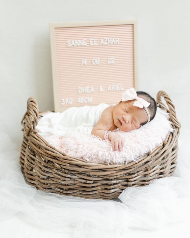 7 Potret Newborn Photoshoot Baby Sanne El Azhar Anak Dea Ananda, Super Gemoy Serba Pink