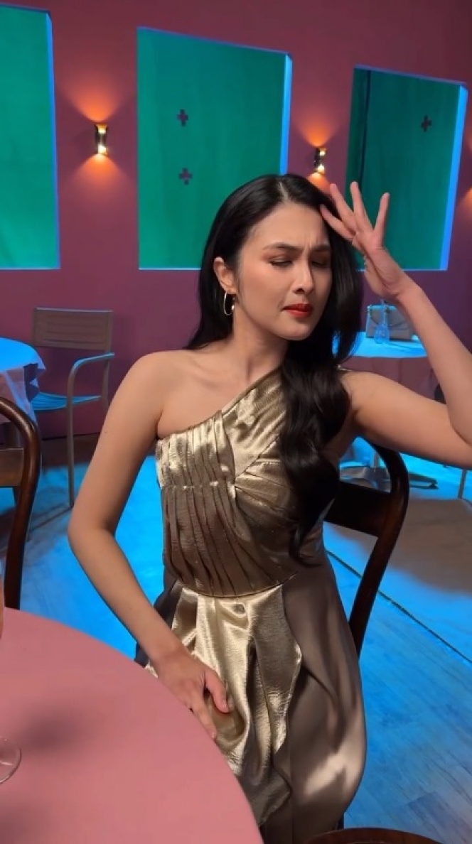 Terlihat Berisi sampai Dikira Hamil Lagi, Ini 10 Potret Terbaru Sandra Dewi yang Makin Cantik