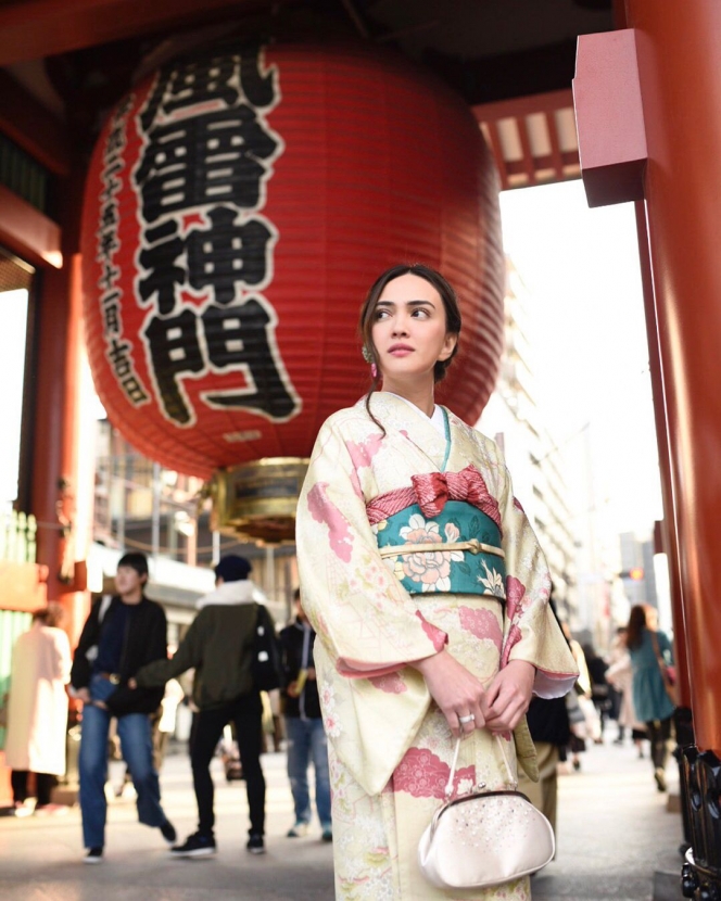 Adu Pesona Artis Tanah Air saat Pakai Kimono, Siapa Paling Menawan?