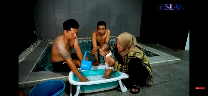 Ini Momen Perdana Baby Leslar Berendam di Kolam Air Panas Umum Tanpa Lesti Kejora dan Rizky Billar