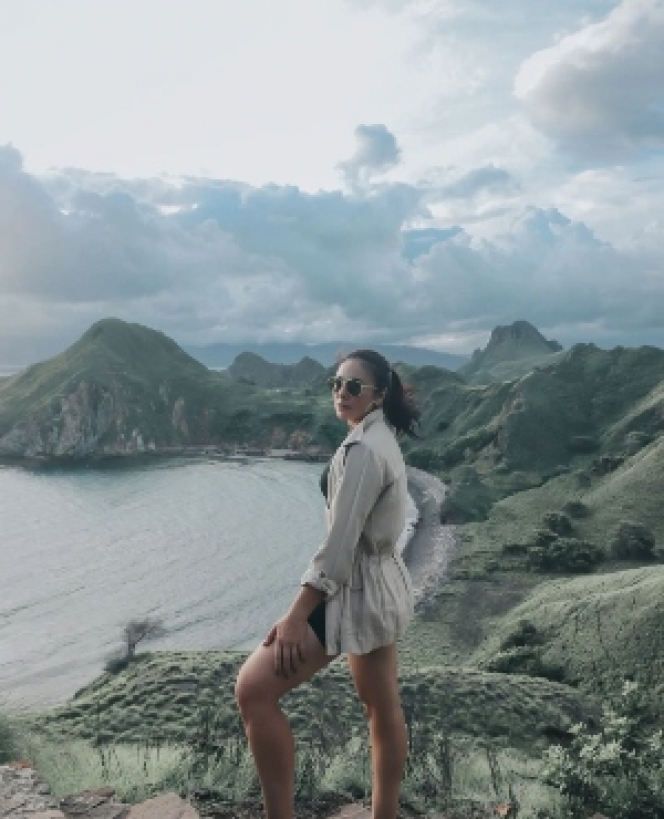 Bali Sampai Labuan Bajo, Ini 11 Potret Wulan Guritno Pilih Pantai Jadi Tujuan Liburan