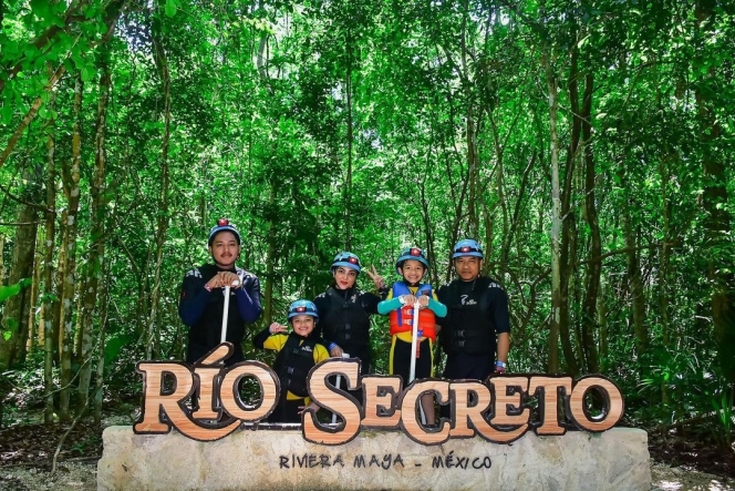Potret Keluarga Hermansyah Liburan ke Rio Secreto di Mexico, Arsy dan Arsya Anteng Meski Tempuh Perjalanan Penuh Tantangan