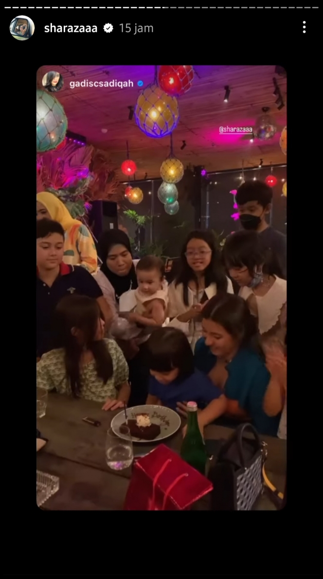 11 Perayaan Ulang Tahun Shaloom di Cafe Milik Ibunda, Wulan Guritno Tampil dengan Baju Punggung Terbuka