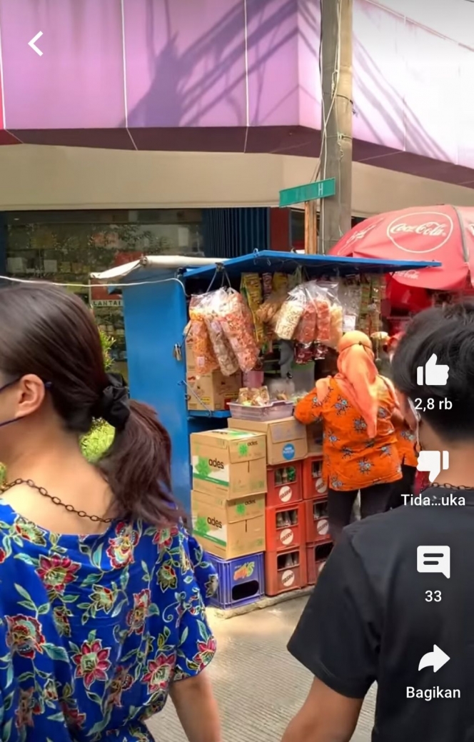 Momen Sarwendah Beli Jajanan Kaki Lima ke Pasar Pakai Daster, Tuai Pujian Karena Selalu Tampil Sederhana