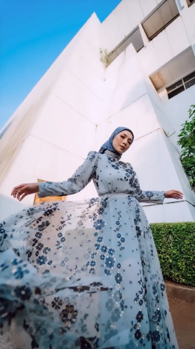 Bikin Pangling, Ini 10 Pesona Dinda Kirana dengan Hijab Anggun yang Cantik Banget