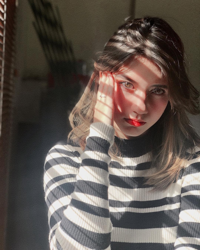 Biasa Tampil Polos, Gaya 10 Artis Blasteran Pakai Lipstik Merah Menyala Ini Bikin Kelihatan Berani