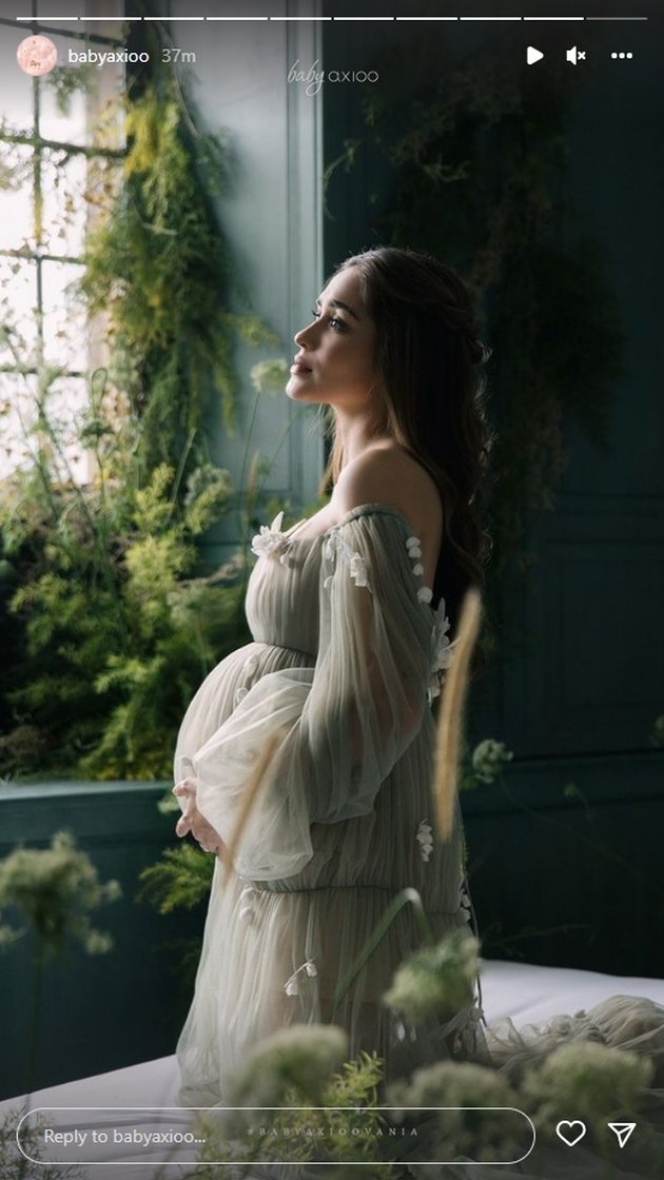 Bak Seorang Peri, Ini Potret Maternity Shoot Terbaru Yasmine Wildblood Bareng Anak-Anaknya