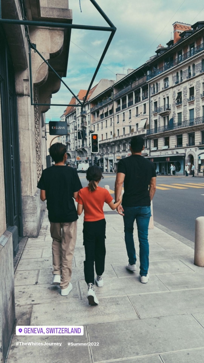 Ayah-Ibu dan Anak Rasa Kakak Beradik, Ini Potret Seru Liburan Keluarga Nana Mirdad ke Swiss