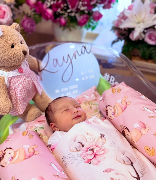 Potret Baby Rayna Anak Ketiga Nuri Shaden yang Sudah Terlihat Cantik Sejak Dini dengan Hidung Mancungnya!