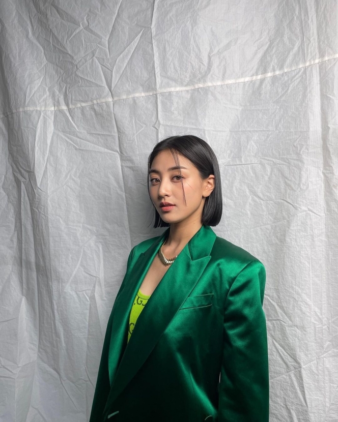  Pamer Bodygoals, Ini Potret Jihyo TWICE dalam Balutan Outfit Hijau Emerald