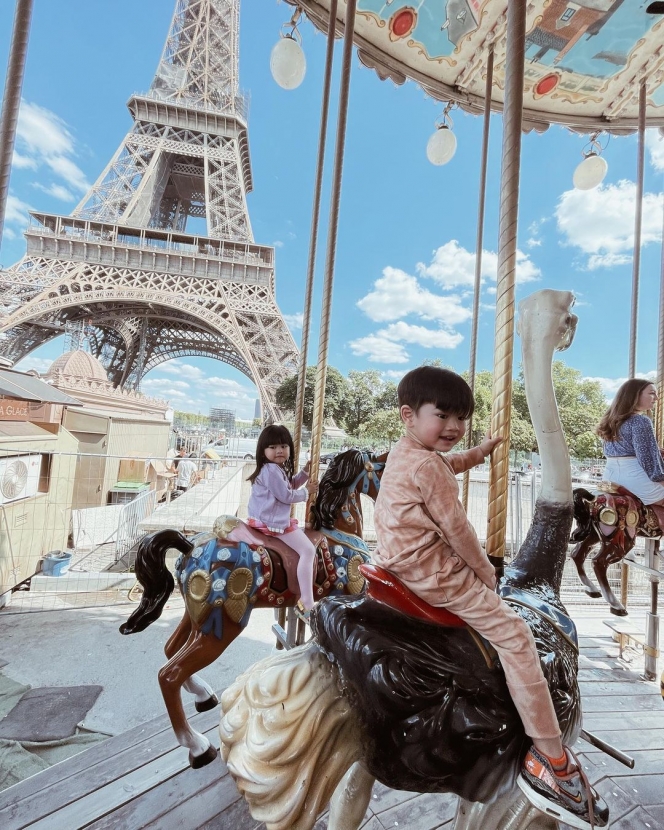 Liburan ke Paris, Ini 10 Potret Zayn dan Zunaira Anak Syahnaz yang Selalu Gemes