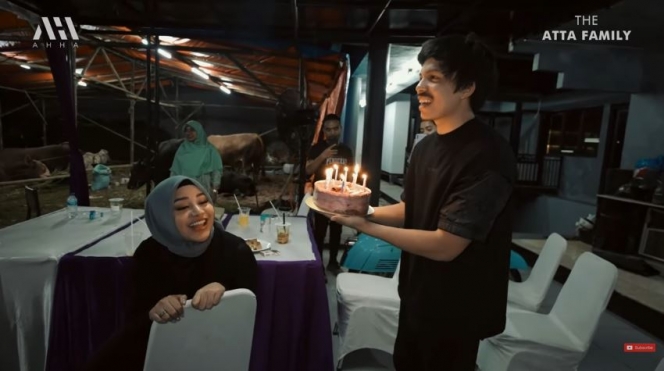 12 Potret Kejutan Ulang Tahun Aurel Hermansyah ke-24, Dapat Surprise di Kandang Sapi!