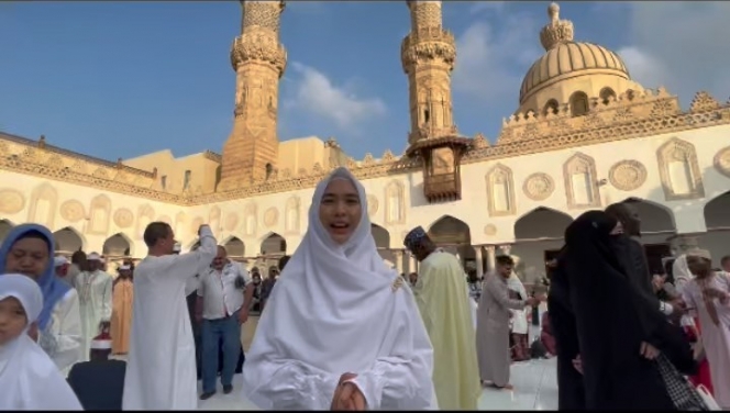Jauh dari Rumah, Ini Potret Oki Setiana Dewi Rayakan Idul Adha di Kairo
