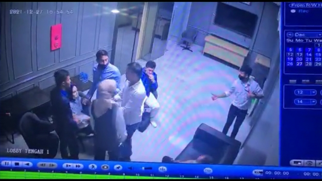 Deretan Momen Marissya Icha Adu Mulut dengan Medina Zein yang Terekam CCTV, Aksi Lukman Azhari Tutup Mulut Istri Tuai Sorotan