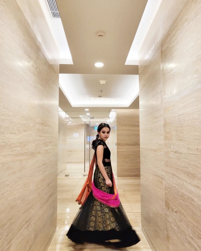 Mirip Artis Bollywood, Ini Potret Ayu Ting Ting Pakai Baju India dengan Make Up Bold