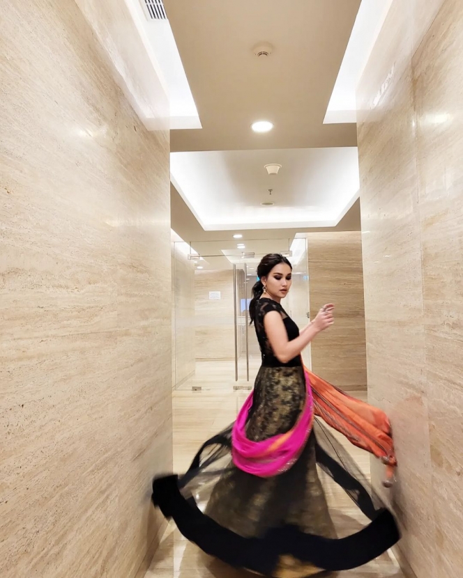 Mirip Artis Bollywood, Ini Potret Ayu Ting Ting Pakai Baju India dengan Make Up Bold