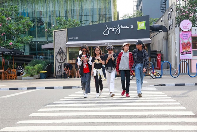 Warna-warni Citayam Fashion Week, Geliat Skena Street Wear Lokal yang Penuhi Jalanan Sudirman Jakarta
