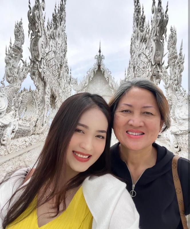 10 Potret Liburan Natasha Wilona ke Thailand yang Seru Banget, Disebut Kayak Ibu Negara sama Netizen