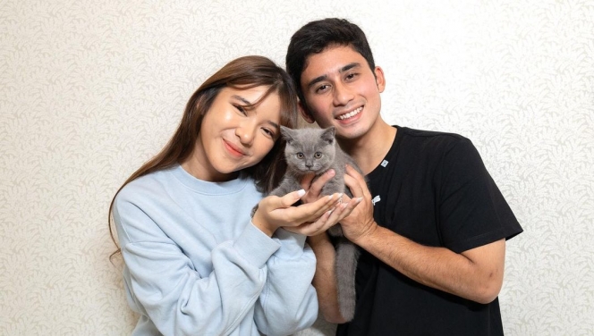 Foto Bareng Selen di Kolam Renang, Ini Deretan Potret Photoshoot Alshad Ahmad dan Tiara Andini Bareng Hewan Kesayangan