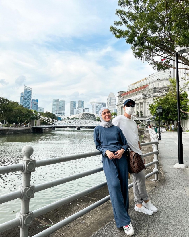 Seru Abis, Ini Potret Liburan Keluarga Nycta Gina ke Singapura yang Sekalian Kenang Masa Lalu 