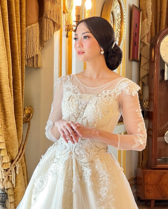 Cantiknya Disebut Abadi, Ini Potret Ririn Dwi Ariyanti Pakai Outfit Serba Putih Seperti Ibu Peri