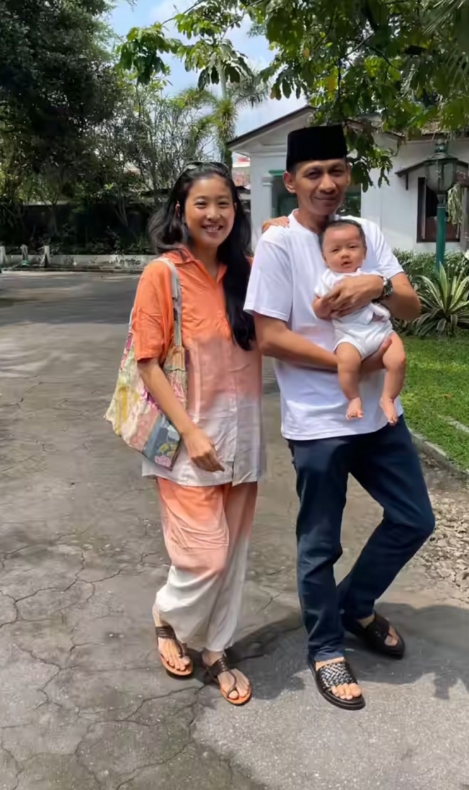 Jarang Disorot, Ini Potret Olivia Zalianty dan Suami Momong Baby Hydro Anak Semata Wayangnya