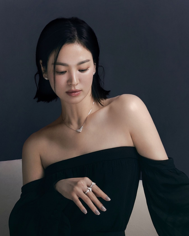 10 Potret Song Hye Kyo dengan Rambut Pendek, Pancarkan Aura bak Gadis Remaja