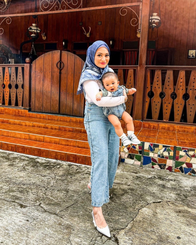 10 Potret OOTD Nathalie Hoslcher Saat Gendong Baby Adzam, Selalu Cetar Bak Super Model