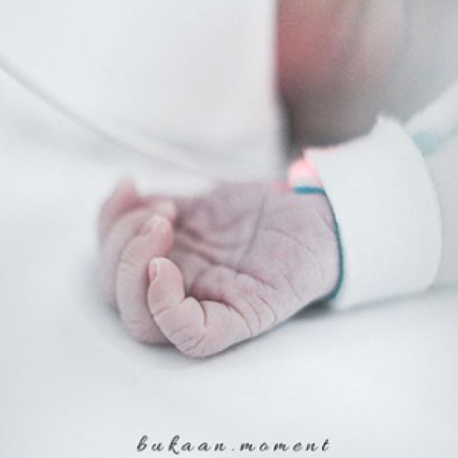 8 Potret Detik- Detik Ria Ricis Melahirkan Anak Pertama yang Setia Ditemani Teuku Ryan Sang Suami