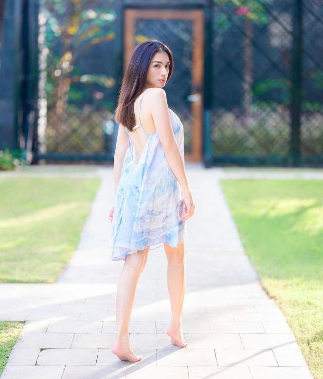 9 Potret Stunning Angel Karamoy dengan Backless Dress, Tunjukkan Punggung Mulus bak Gadis bikin Netizen Terpukau