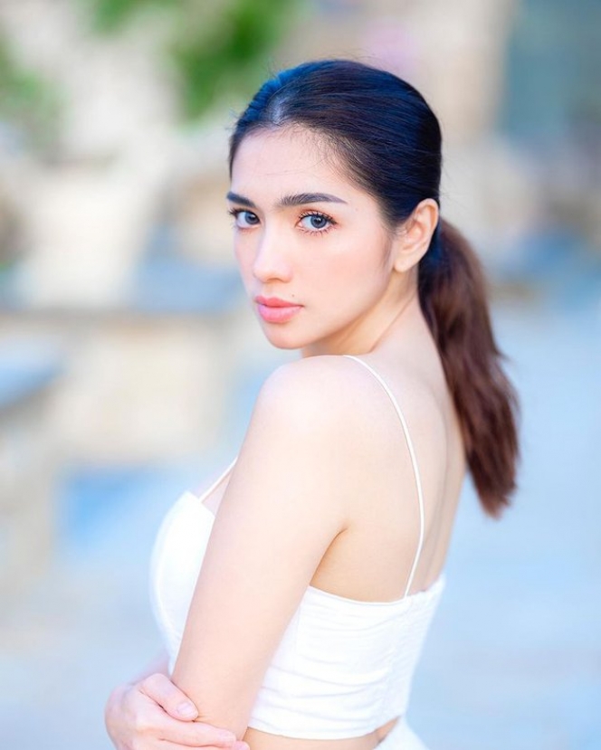 9 Potret Stunning Angel Karamoy dengan Backless Dress, Tunjukkan Punggung Mulus bak Gadis bikin Netizen Terpukau