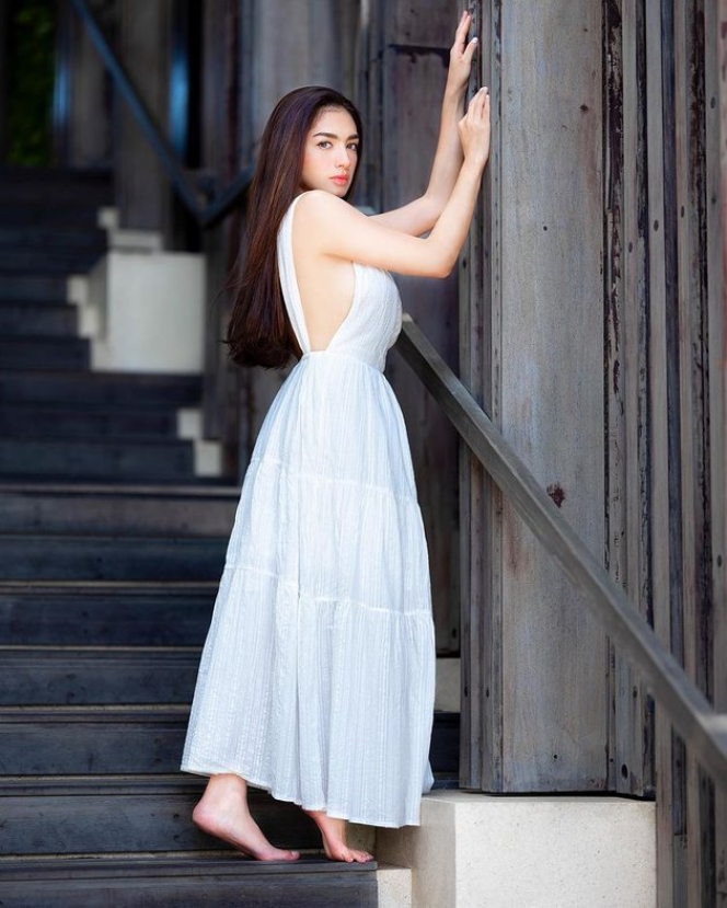 9 Potret Stunning Angel Karamoy dengan Backless Dress, Tunjukkan Punggung Mulus bak Gadis bikin Netizen Terpukau