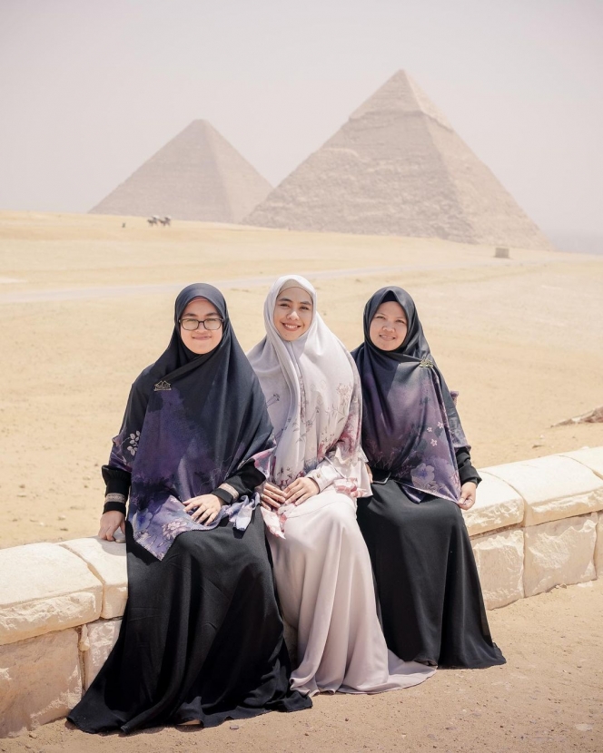 Baru Sampai di Indonesia, Ini Potret Oki Setiana Dewi Saat Menuntut Ilmu ke Mesir