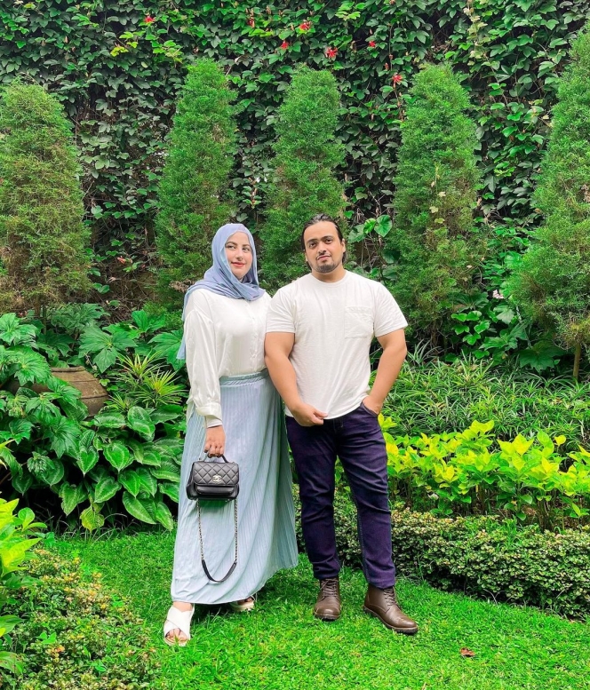 Disebut Jadi Couple Goals, 11 Potret Mesra Tasyi Athasyia dengan Suaminya yang Seorang Syech
