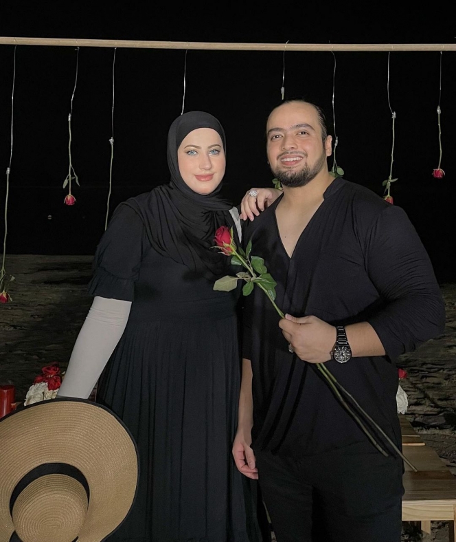 Disebut Jadi Couple Goals, 11 Potret Mesra Tasyi Athasyia dengan Suaminya yang Seorang Syech
