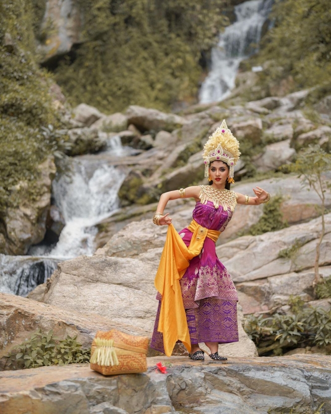 Pesona Miss Grand Myanmar Pakai Baju Tradisional Bali, Pakaian Indonesia Makin Mendunia Nih!