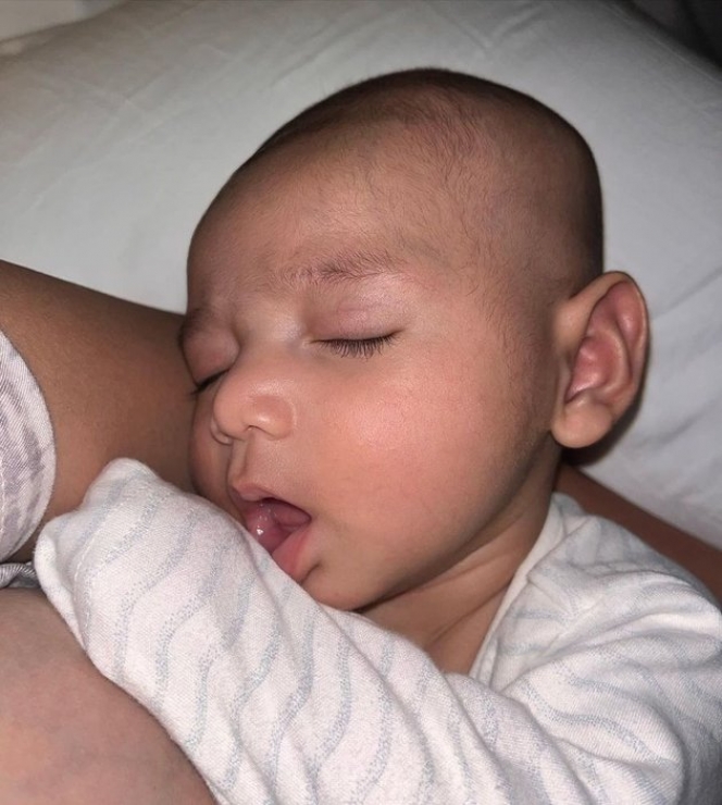 8 Potret Terbaru Baby Don, Anak Kedua Jessica Iskandar yang Wajahnya Makin Bule dan Mirip Vincent Verhaag