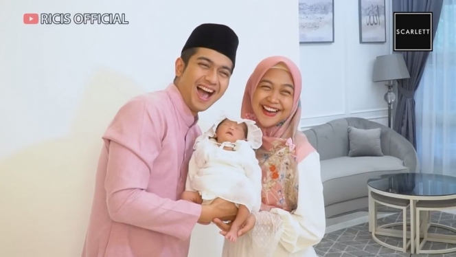 10 Potret Photoshoot Pertama Ria Ricis Teuku Ryan dan Buah Hati, Ekspresi dan Wajah Lucu Baby Moana Gemesin Banget